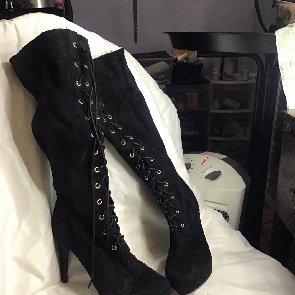 Knee high lace up black boot size 10